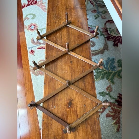XL Vintage Wooden Accordion Peg Rack - Picture 3 of 4